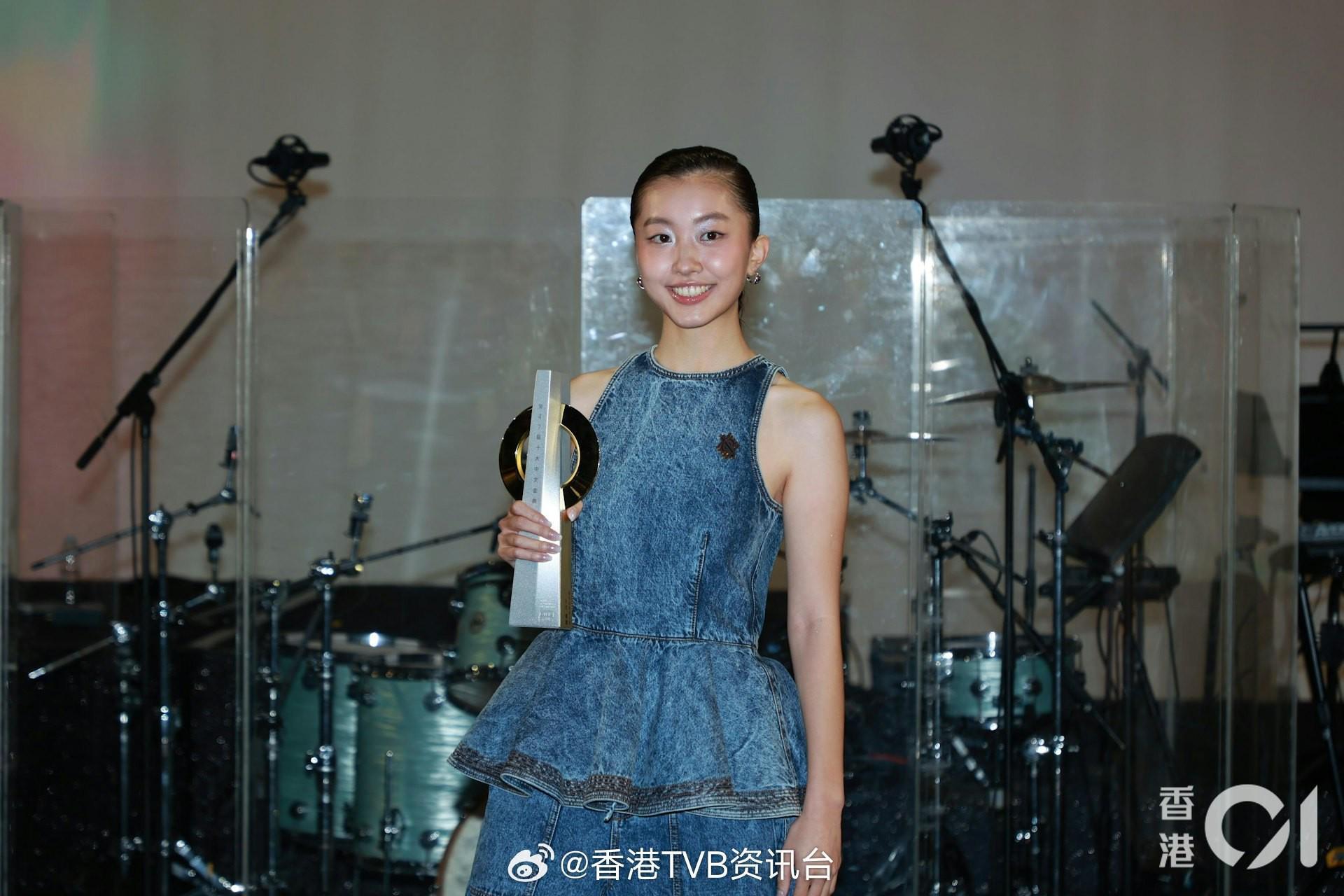 乐鱼体育app-陈奕迅女儿陈康堤承认与香港网球一哥黄泽林恋爱：是家人介绍的